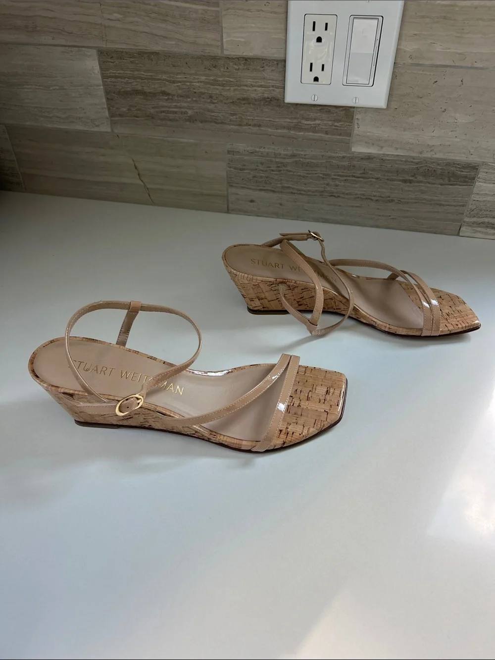 Stuart Weitzman oasis 50 low wedge heels strappy sandals patent leather cork 10